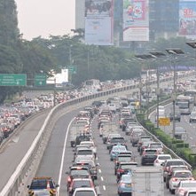 我国10月中旬暴雨大暴雪罕见同框